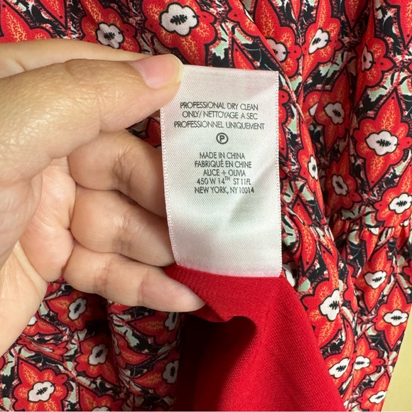 Alice + Olivia Elvira Tiered Long Sleeve Smocked Mini Dress in Red/Black Size 4 - Picture 11 of 16